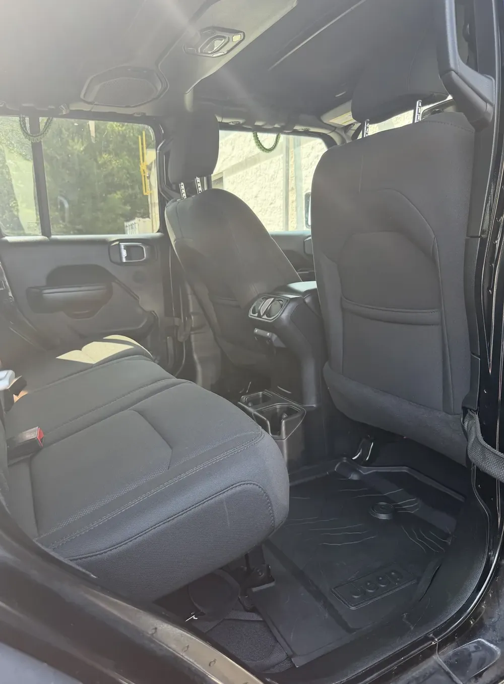 Jeep, rear, after cleaning