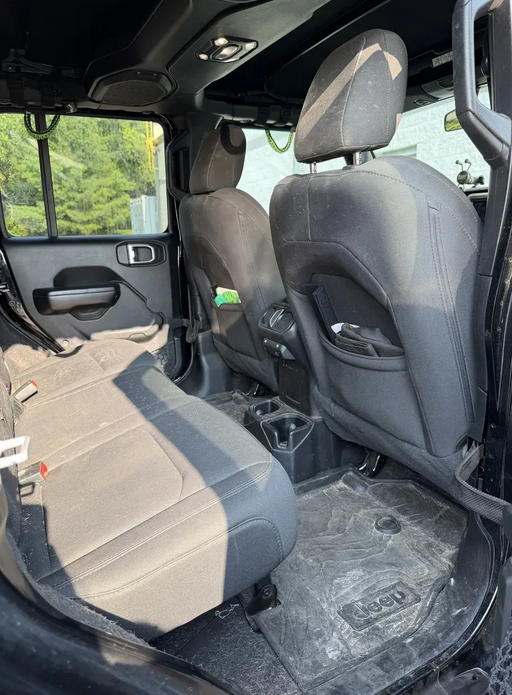 Jeep, rear, before cleaning